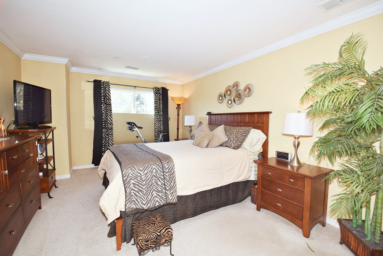 Elfyer - Central Islip, NY House - For Sale