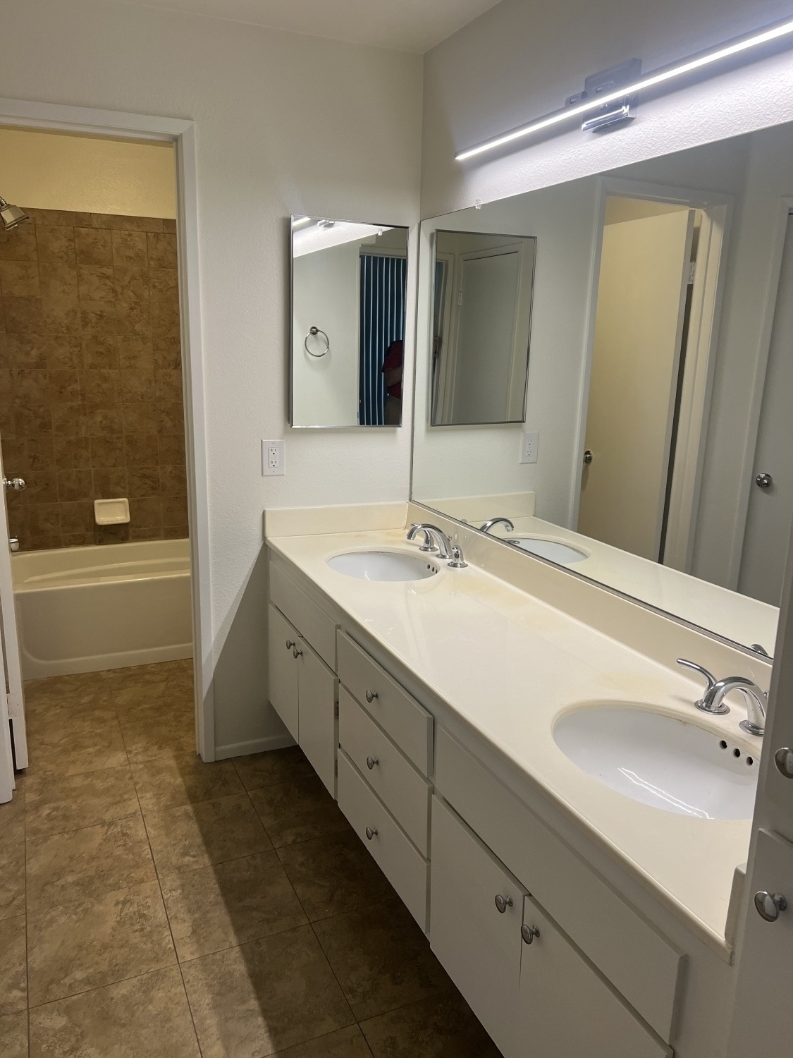 Elfyer - Valencia, CA House - For Sale
