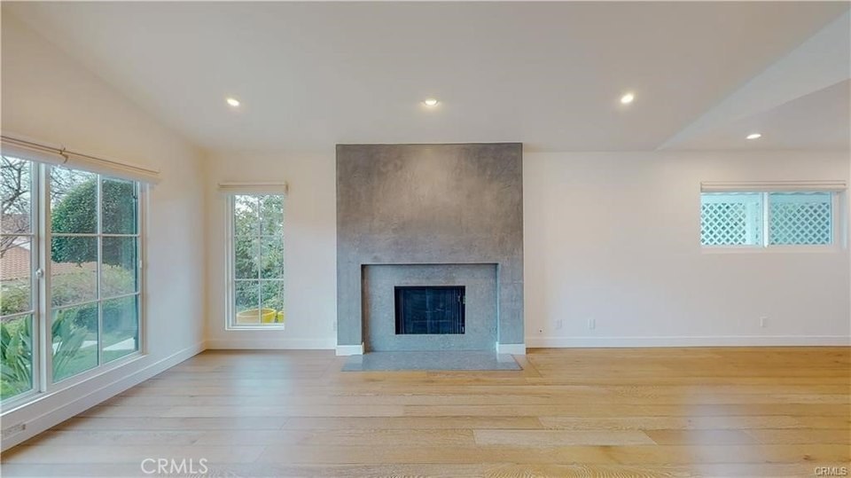 Elfyer - Burbank, CA House - For Sale