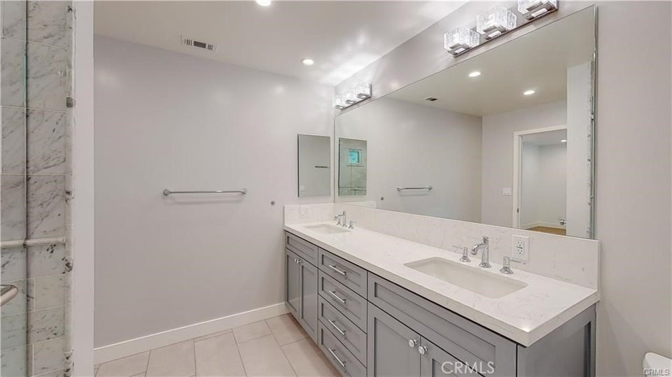 Elfyer - Burbank, CA House - For Sale