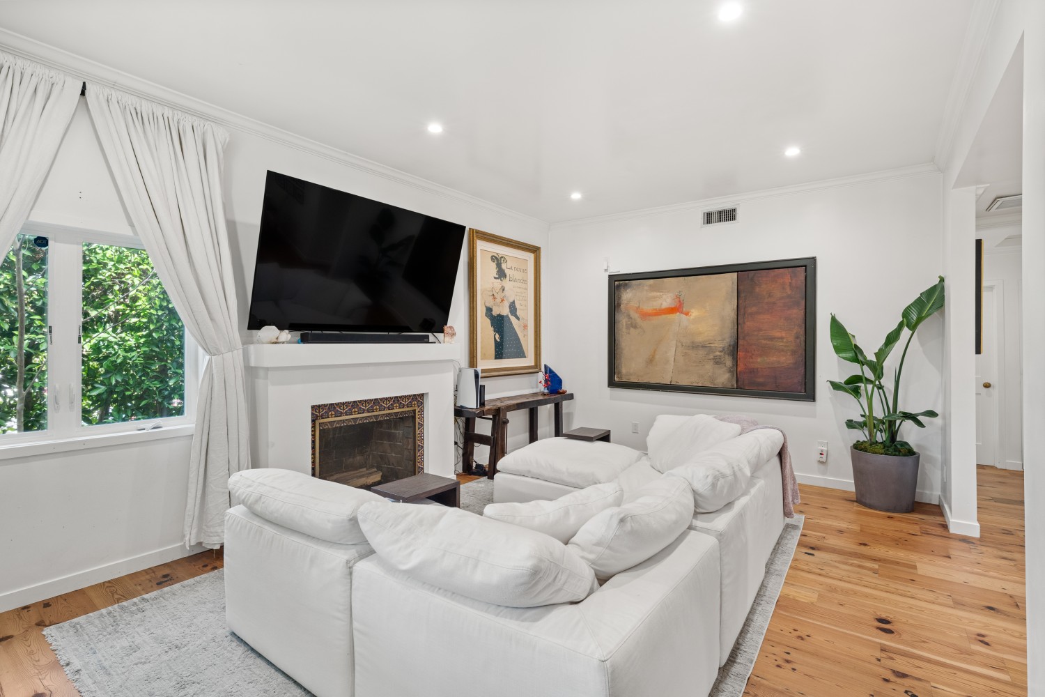 Elfyer - Los Angeles, CA House - For Sale