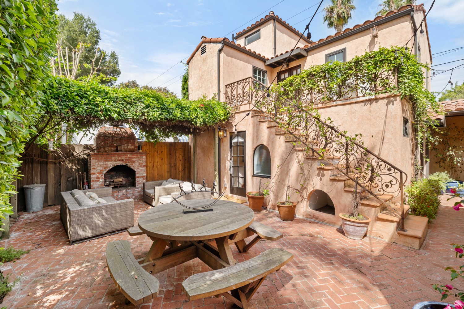 Elfyer - Los Angeles, CA House - For Sale