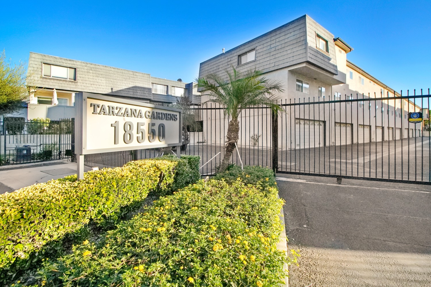 Elfyer - TARZANA, CA House - For Sale