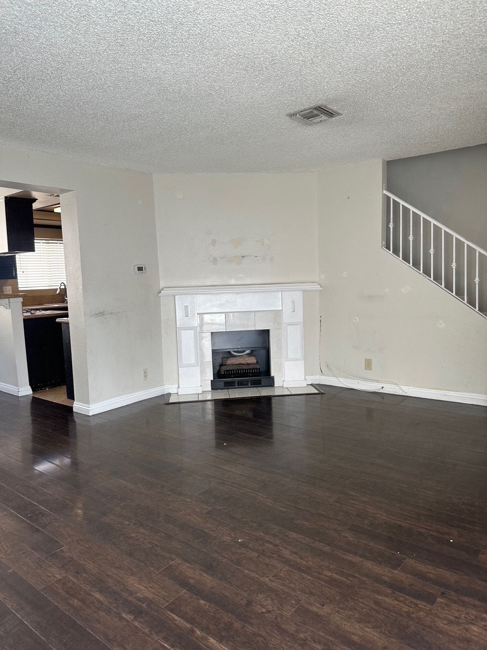 Elfyer - TARZANA, CA House - For Sale