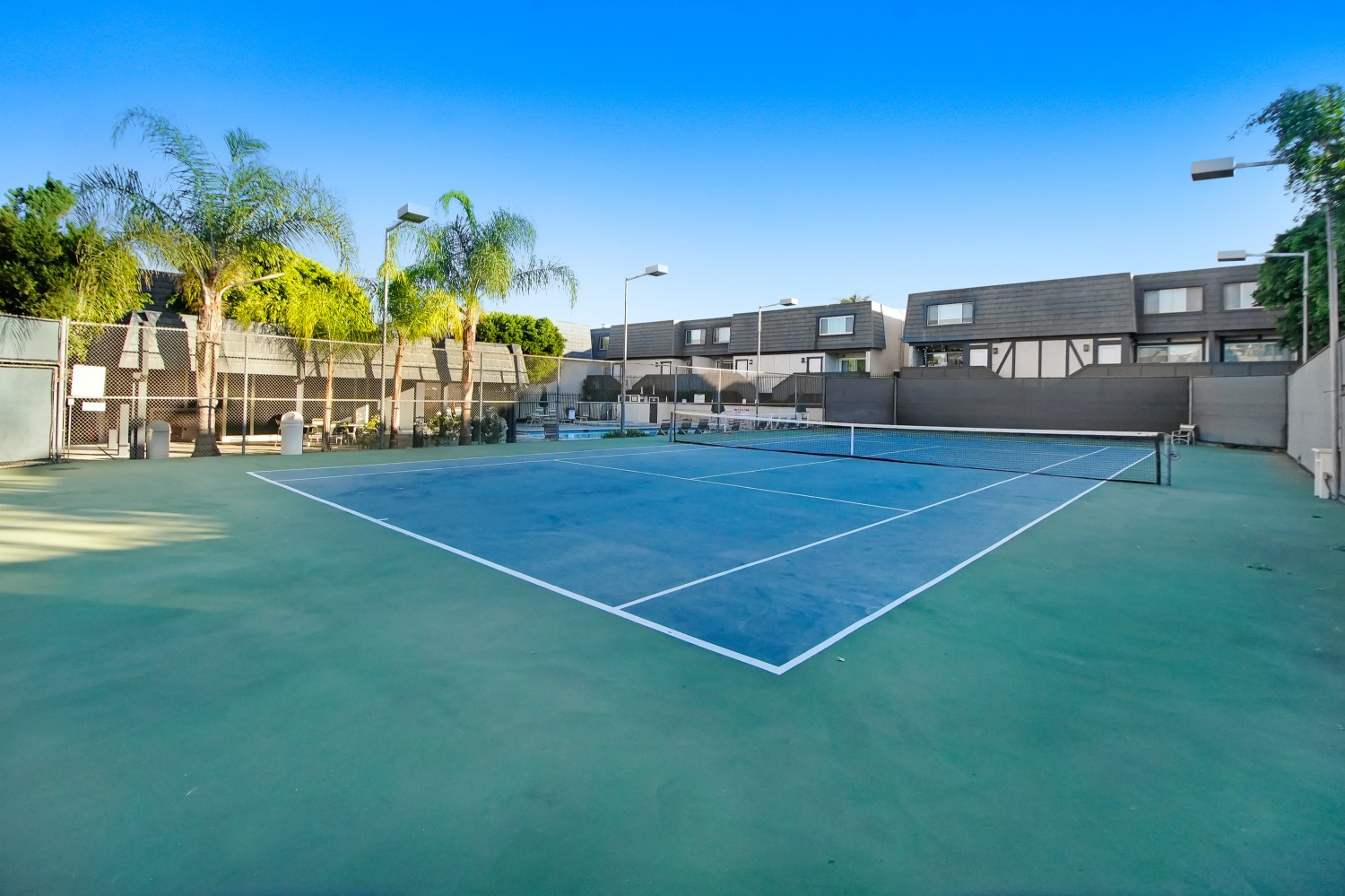 Elfyer - TARZANA, CA House - For Sale