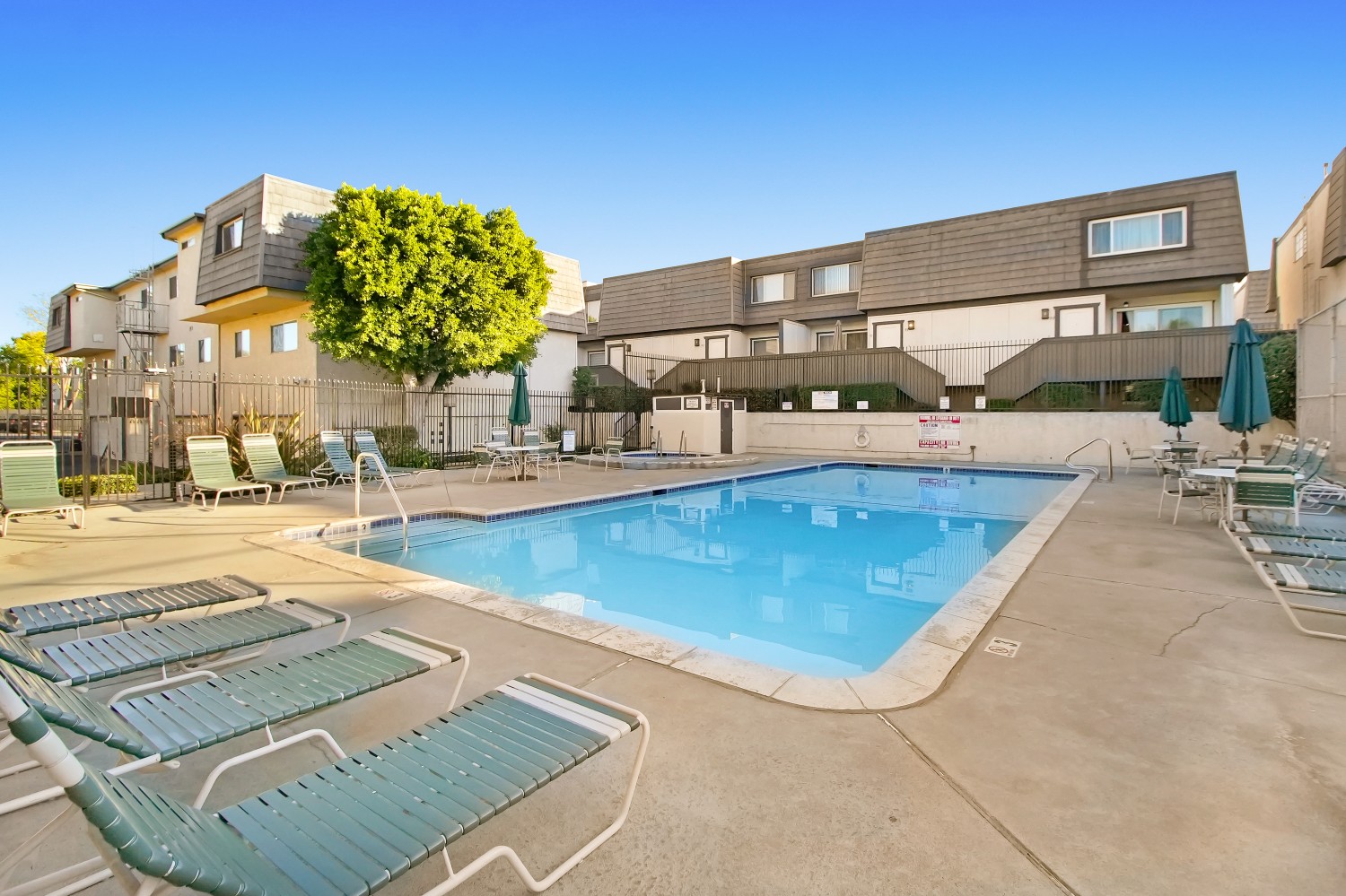 Elfyer - TARZANA, CA House - For Sale