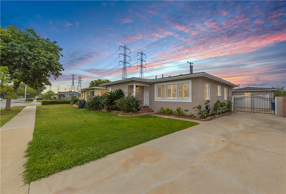 Elfyer - Lakewood, CA House - For Sale