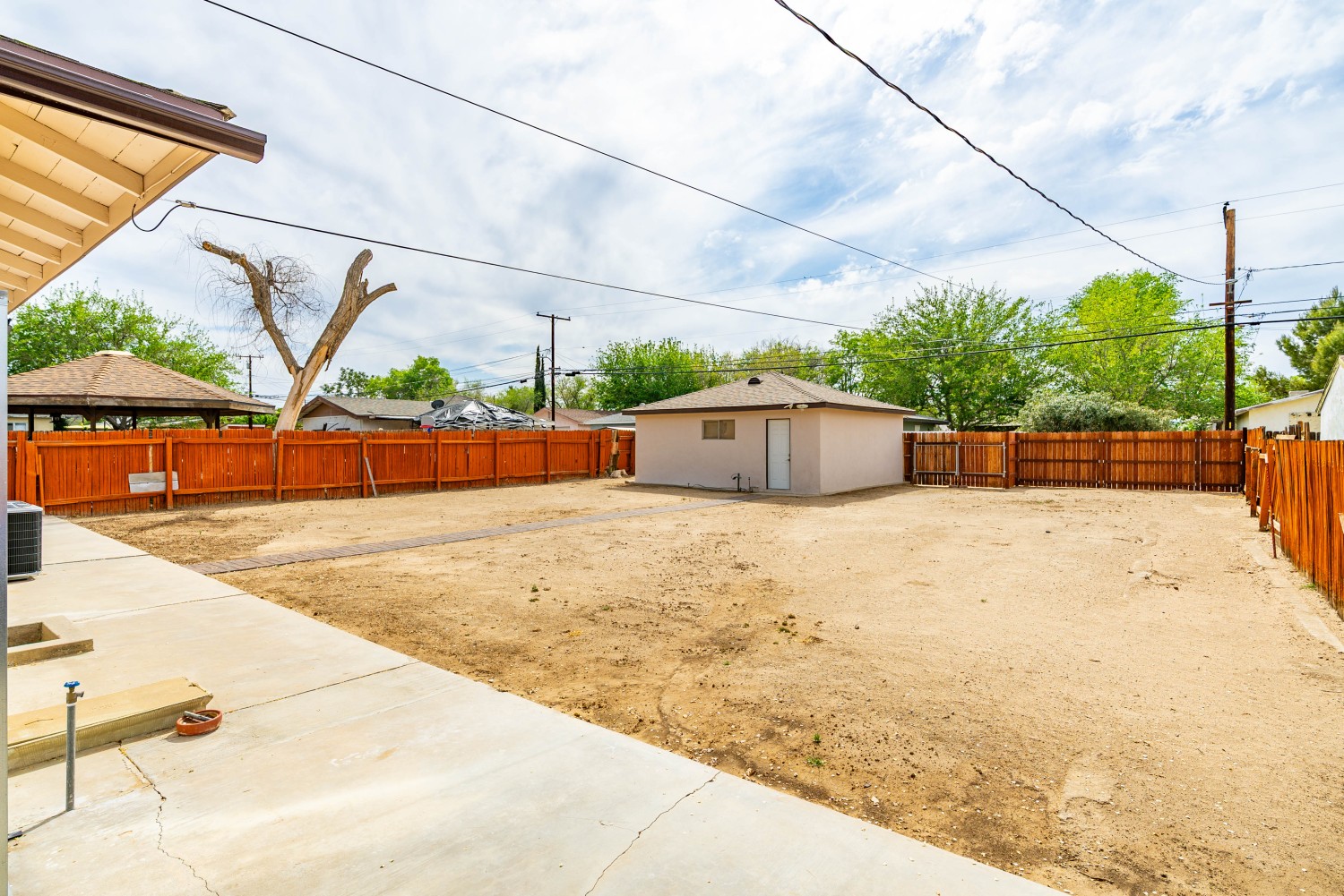 Elfyer - Lancaster, CA House - For Sale