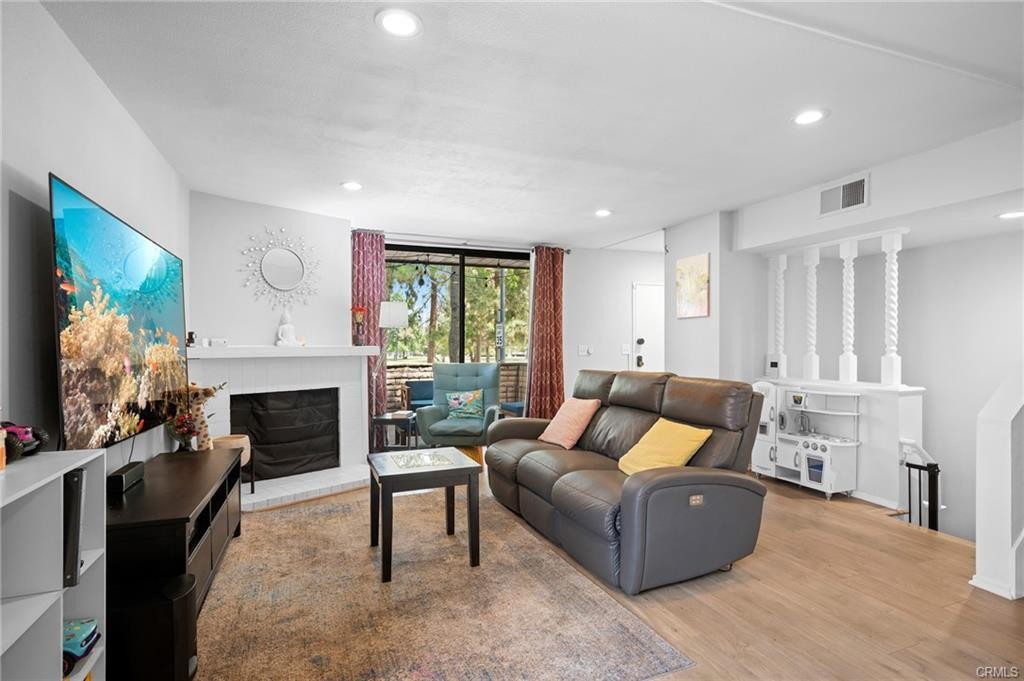Elfyer - Woodland Hills, CA House - For Sale
