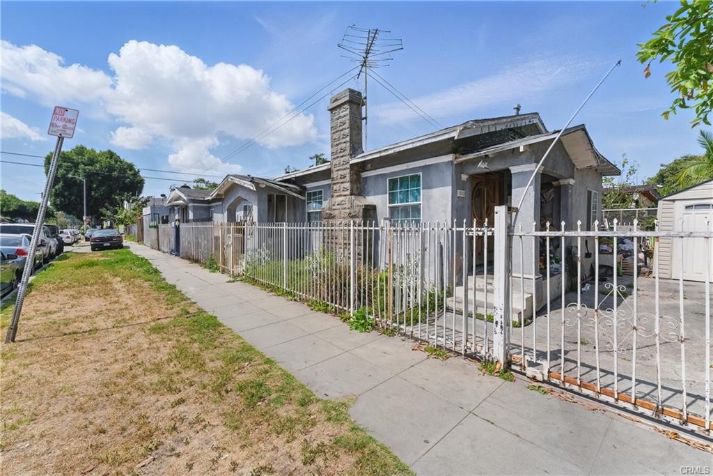 Elfyer - Los Angeles, CA House - For Sale