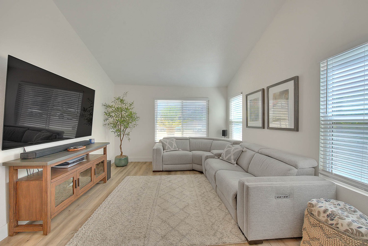 Elfyer - Riverside, CA House - For Sale