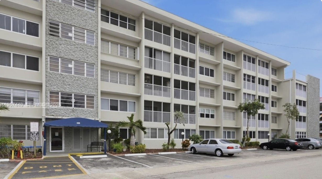 Elfyer - Hallandale Beach, FL House - For Sale