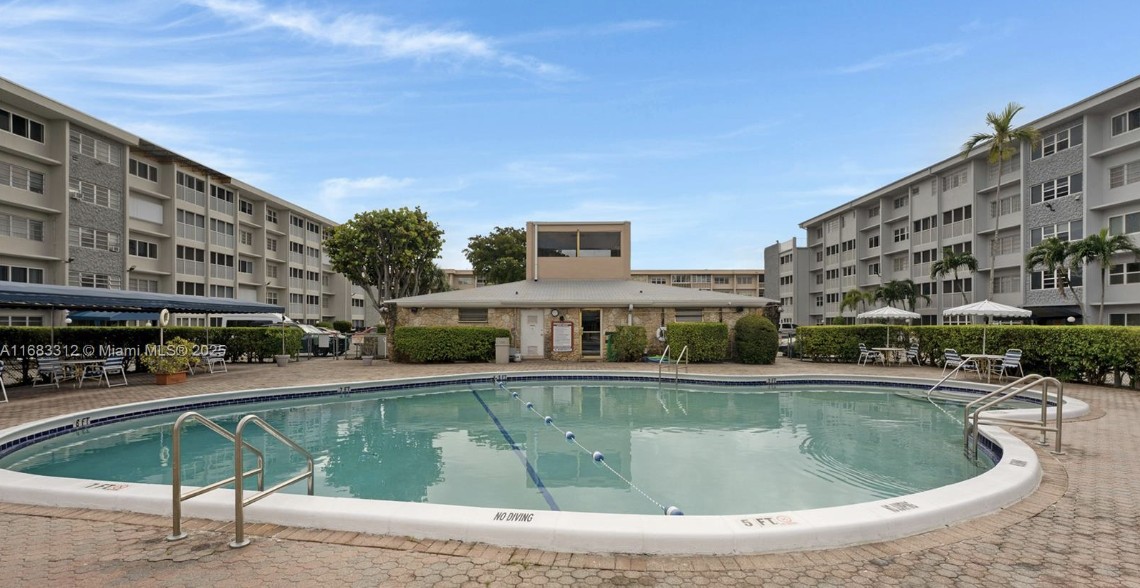 Elfyer - Hallandale Beach, FL House - For Sale