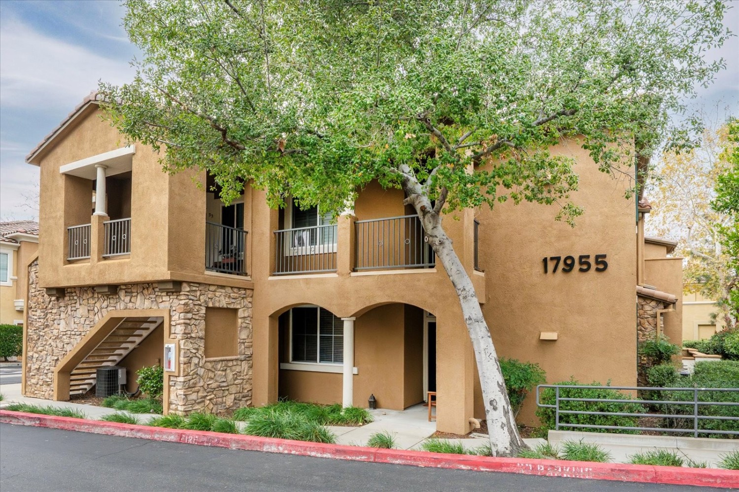 Elfyer - Canyon Country, CA House - For Sale