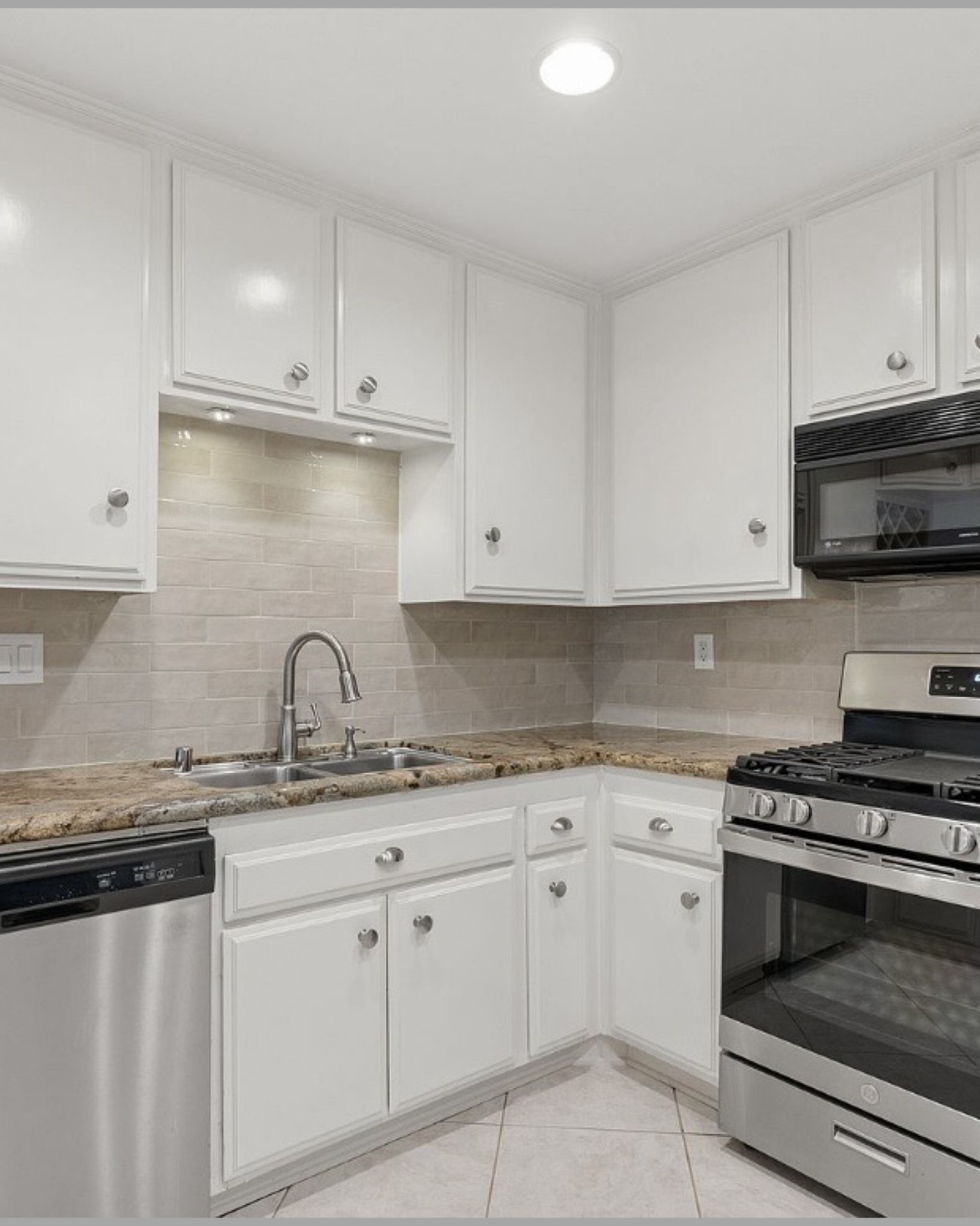 Elfyer - Santa Clarita, CA House - For Sale
