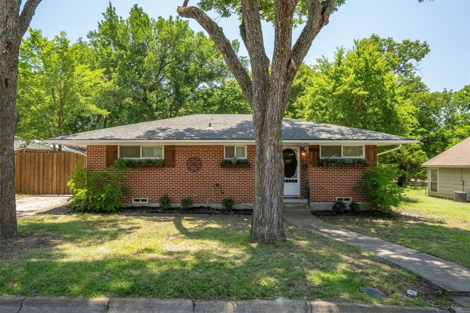 Elfyer - Farmersville, TX House - For Sale