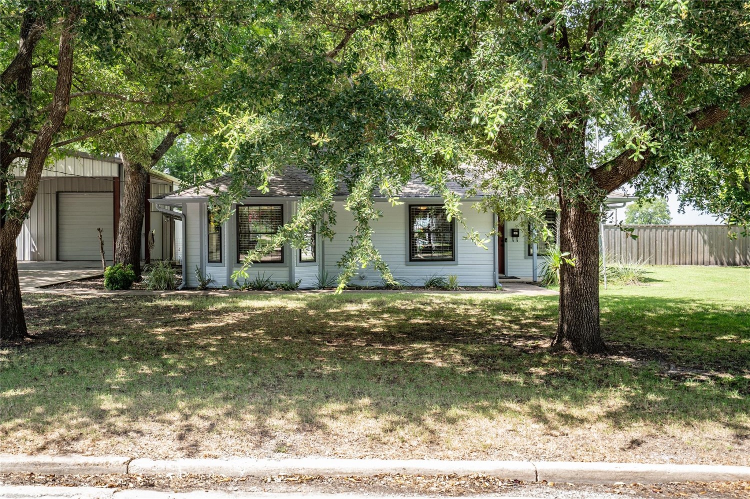 Elfyer - Farmersville, TX House - For Sale