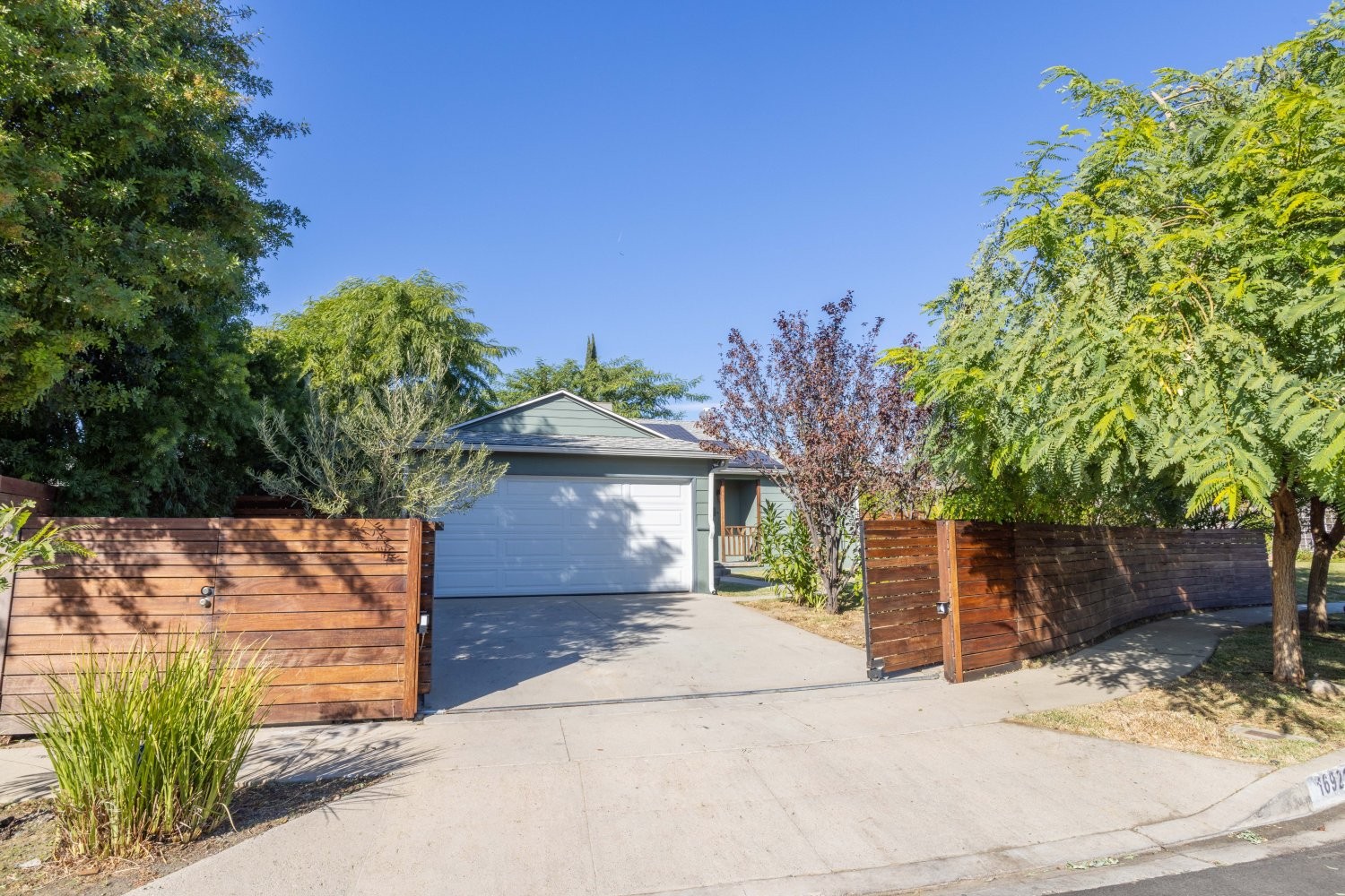 Elfyer - Van Nuys, CA House - For Sale