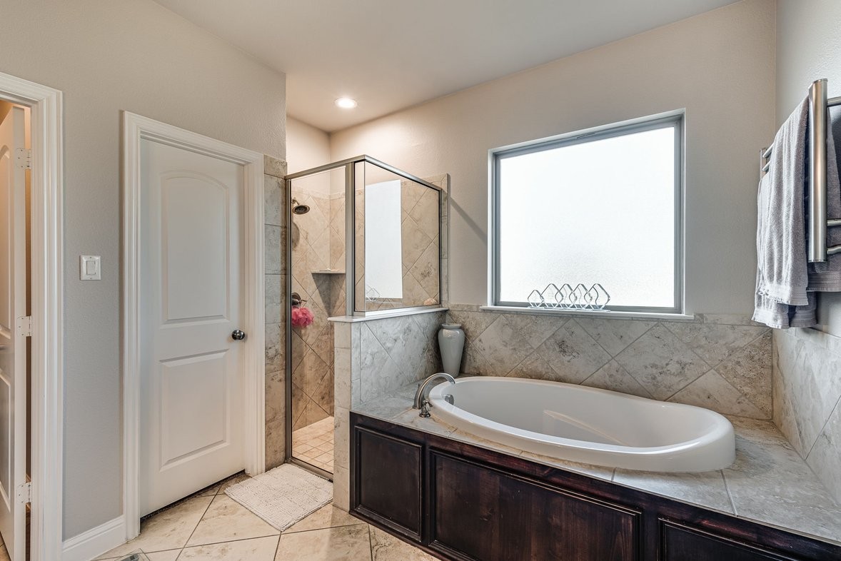 Elfyer - Waxahachie, TX House - For Sale