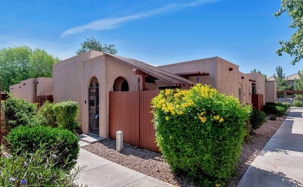 1066 E Pueblo Rd