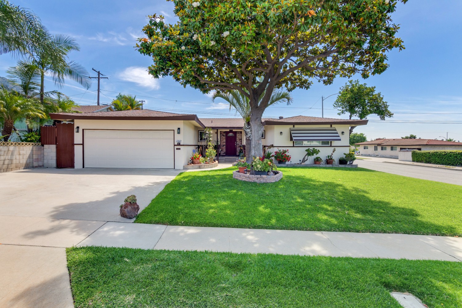 Elfyer - Azusa, CA House - For Sale