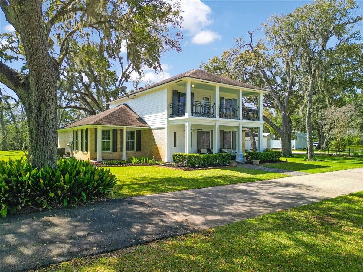 Elfyer - Lake Jackson, TX House - For Sale