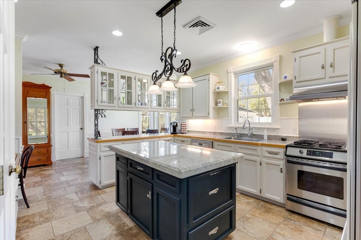 Elfyer - Lake Jackson, TX House - For Sale