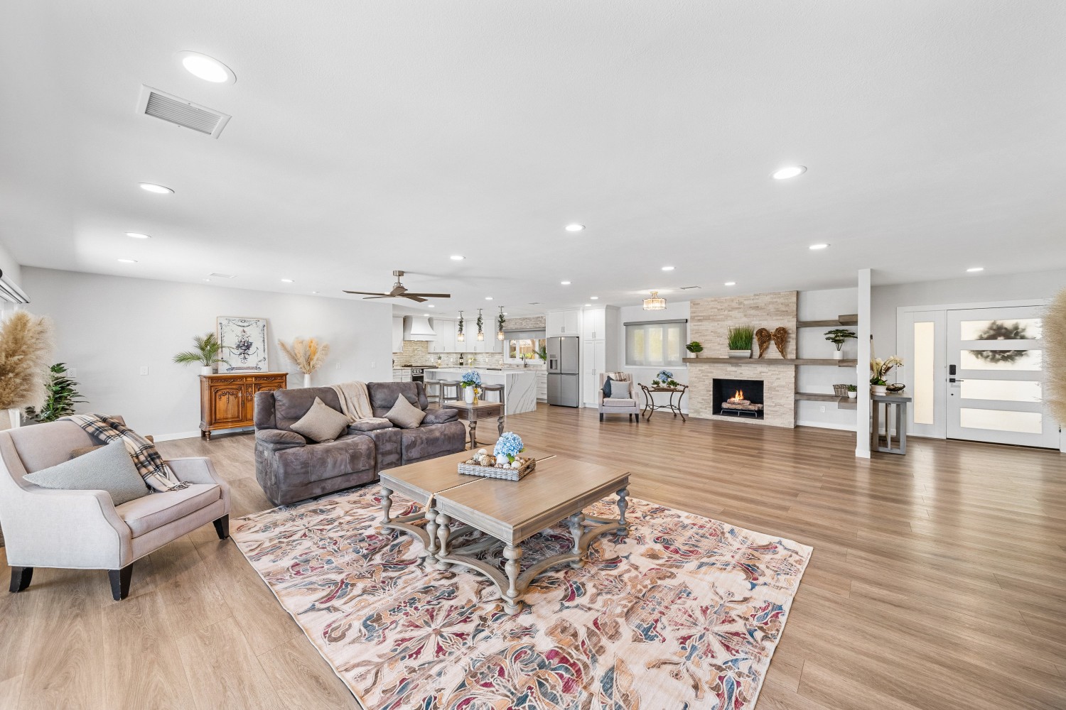 Elfyer - Long Beach, CA House - For Sale