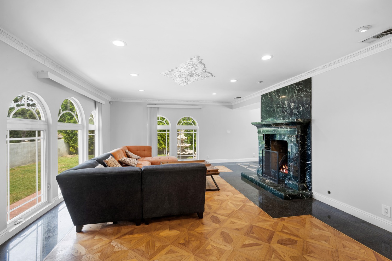 Elfyer - Sun Valley, CA House - For Sale