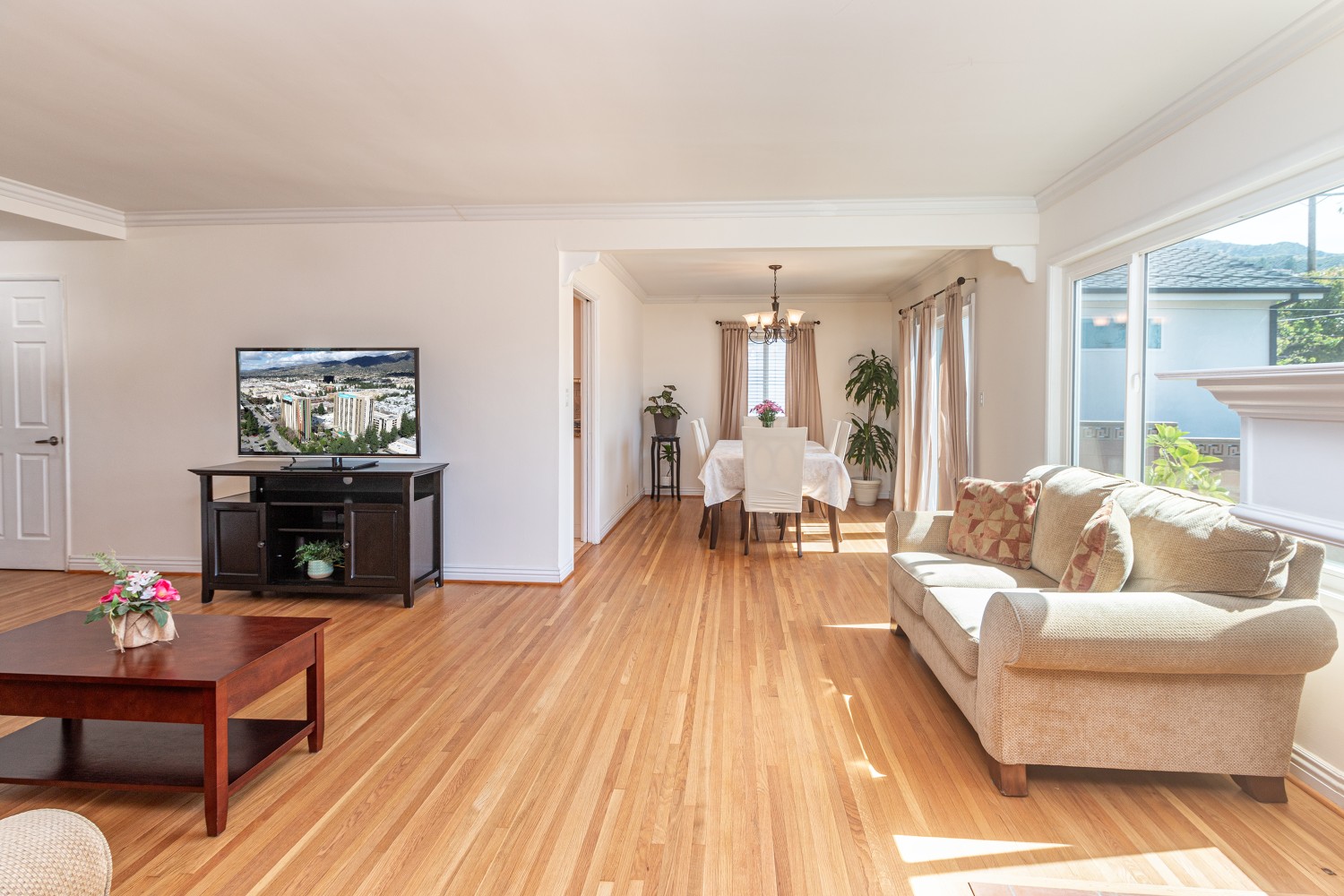 Elfyer - Burbank, CA House - For Sale