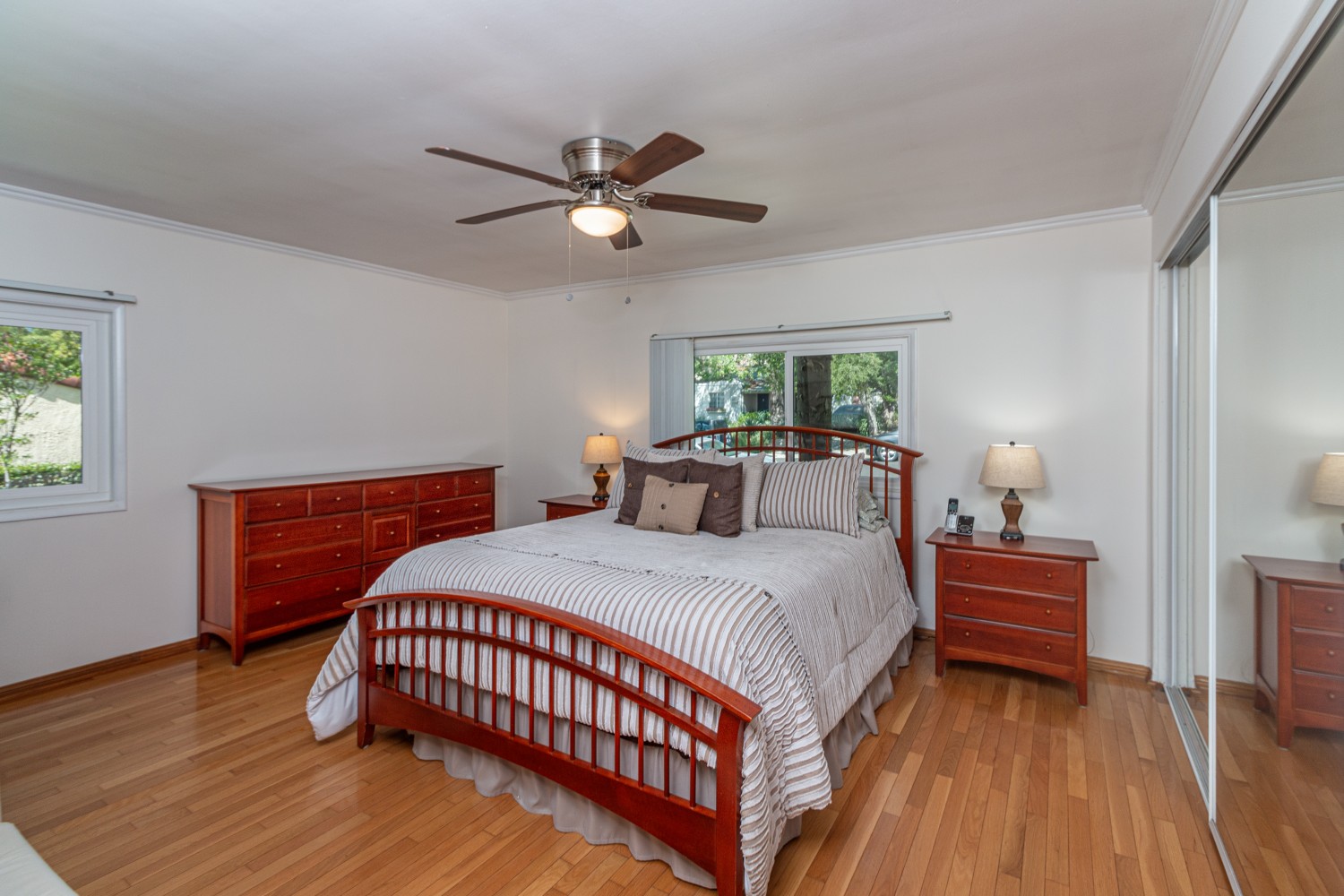 Elfyer - Burbank, CA House - For Sale