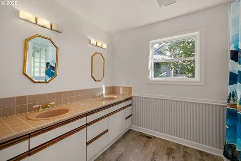 Elfyer - Eugene, OR House - For Sale