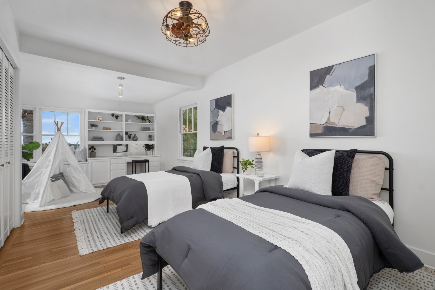 Elfyer - Long Beach, CA House - For Sale