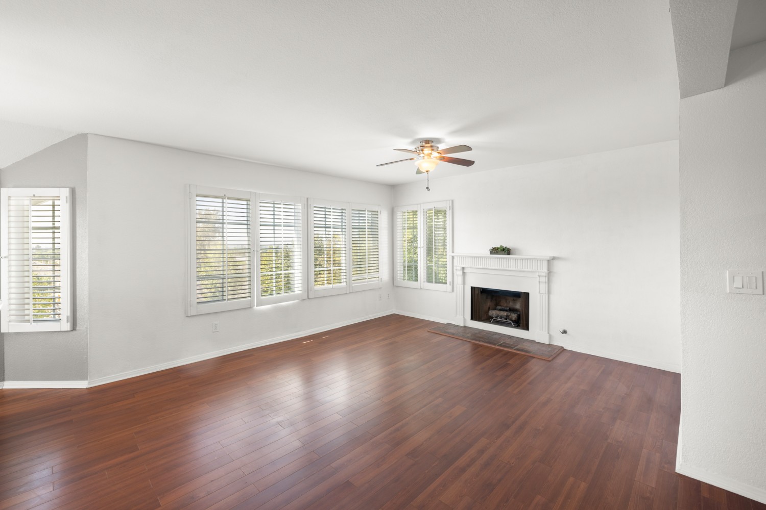 Elfyer - Azusa, CA House - For Sale