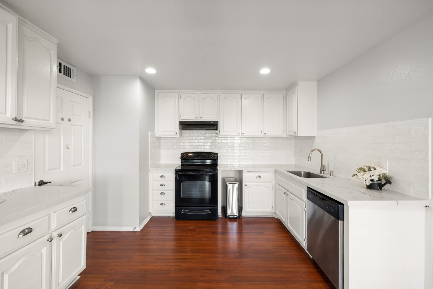 Elfyer - Azusa, CA House - For Sale