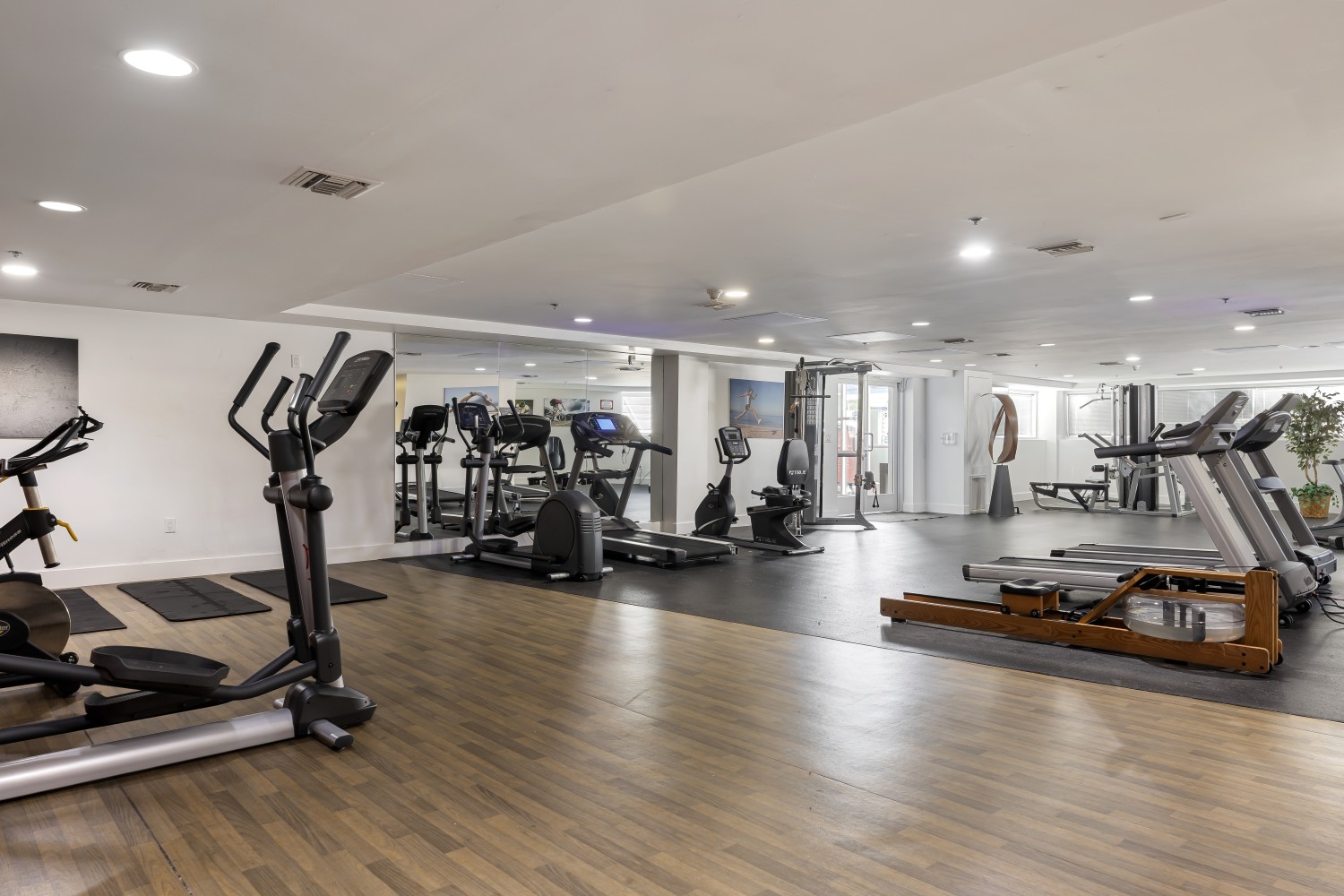 Elfyer - North Hollywood, CA House - For Sale