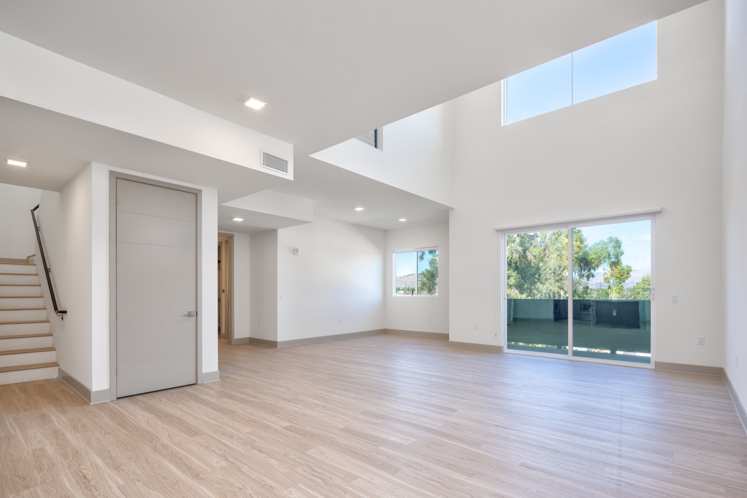 Elfyer - Canoga Park, CA House - For Sale