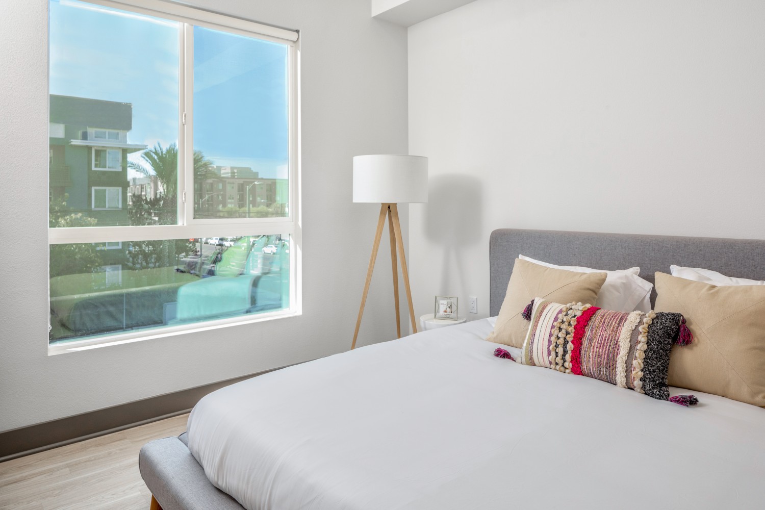 Elfyer - Canoga Park, CA House - For Sale