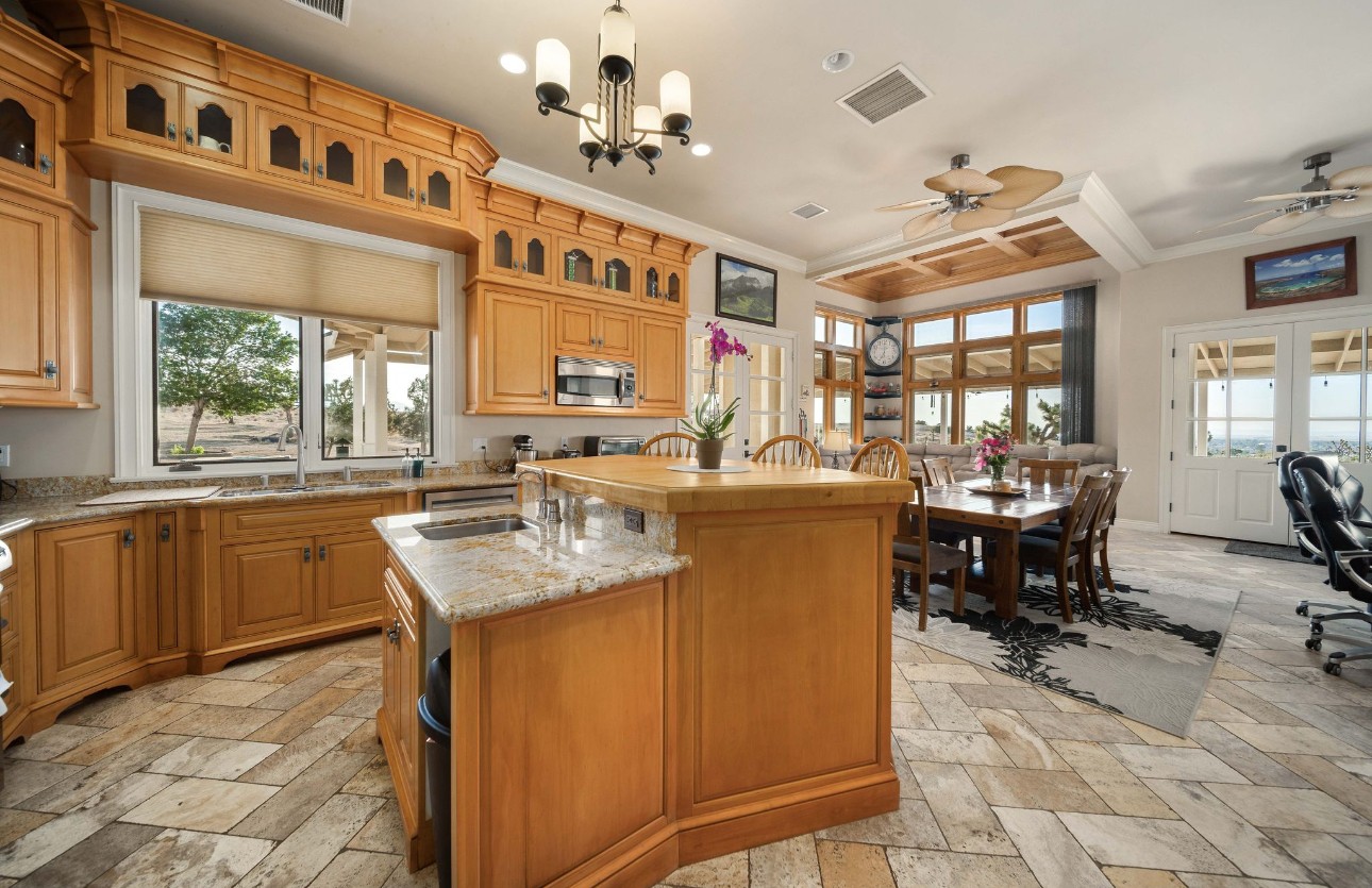 Elfyer - Palmdale, CA House - For Sale