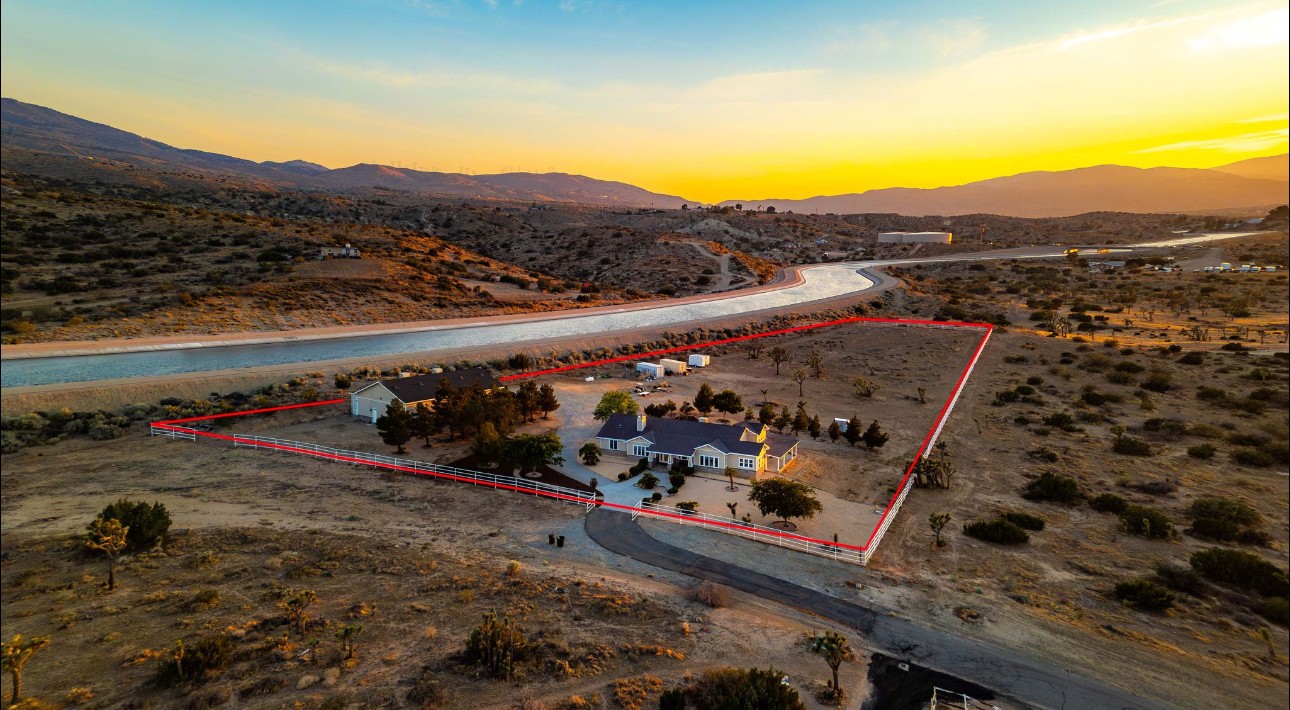 Elfyer - Palmdale, CA House - For Sale