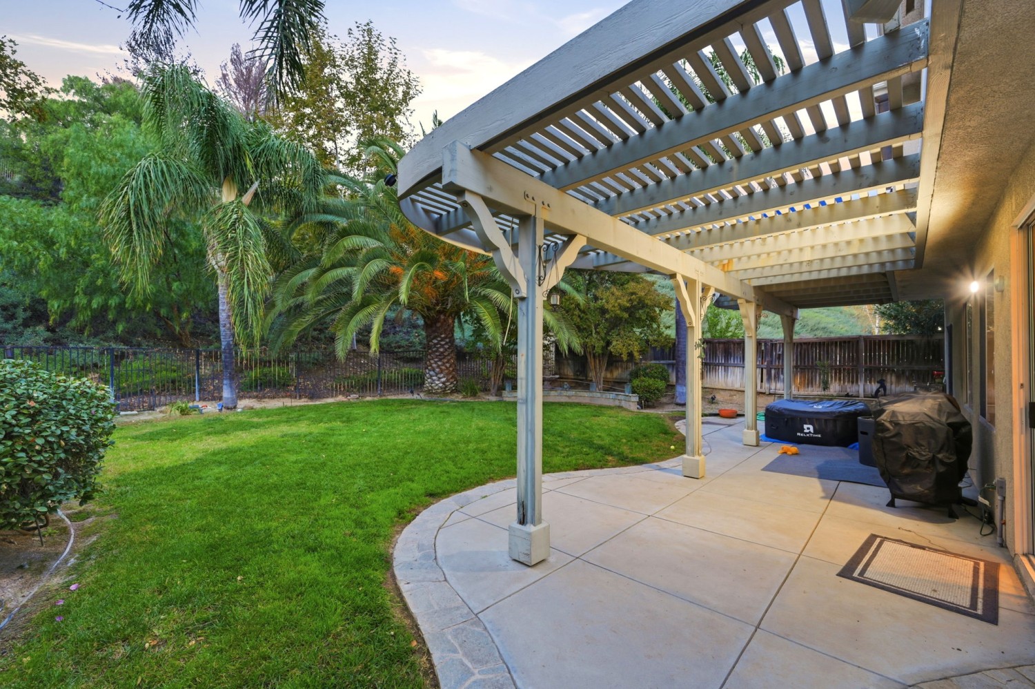 Elfyer - Santa Clarita, CA House - For Sale