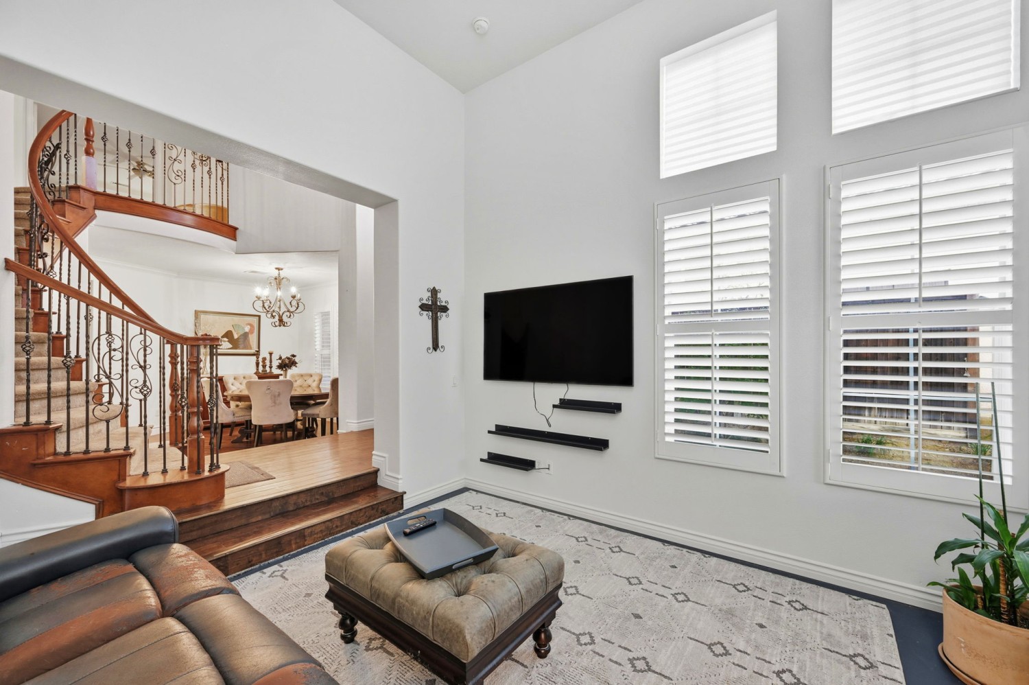 Elfyer - Santa Clarita, CA House - For Sale