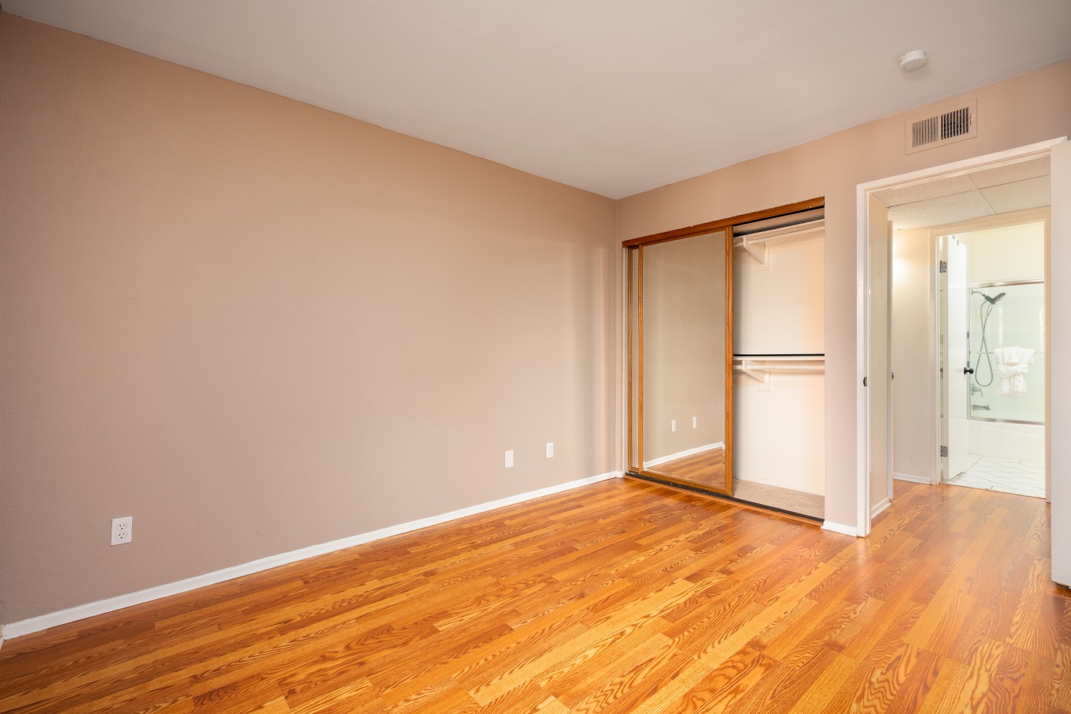 Elfyer - Newhall, CA House - For Sale