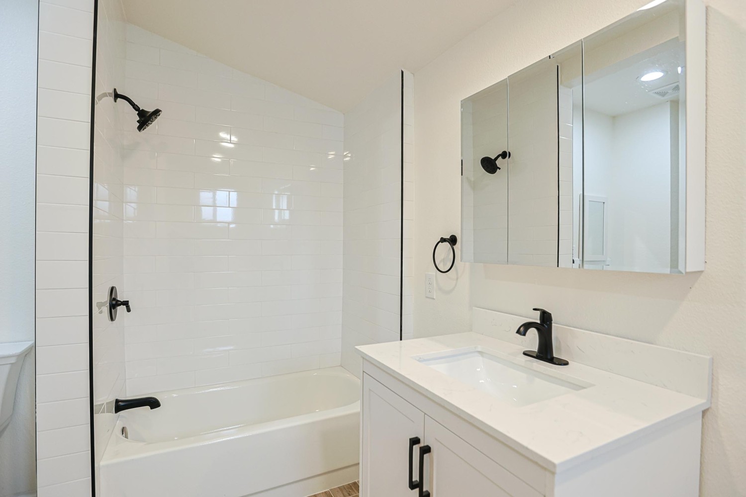 Elfyer - Santa Ana, CA House - For Sale