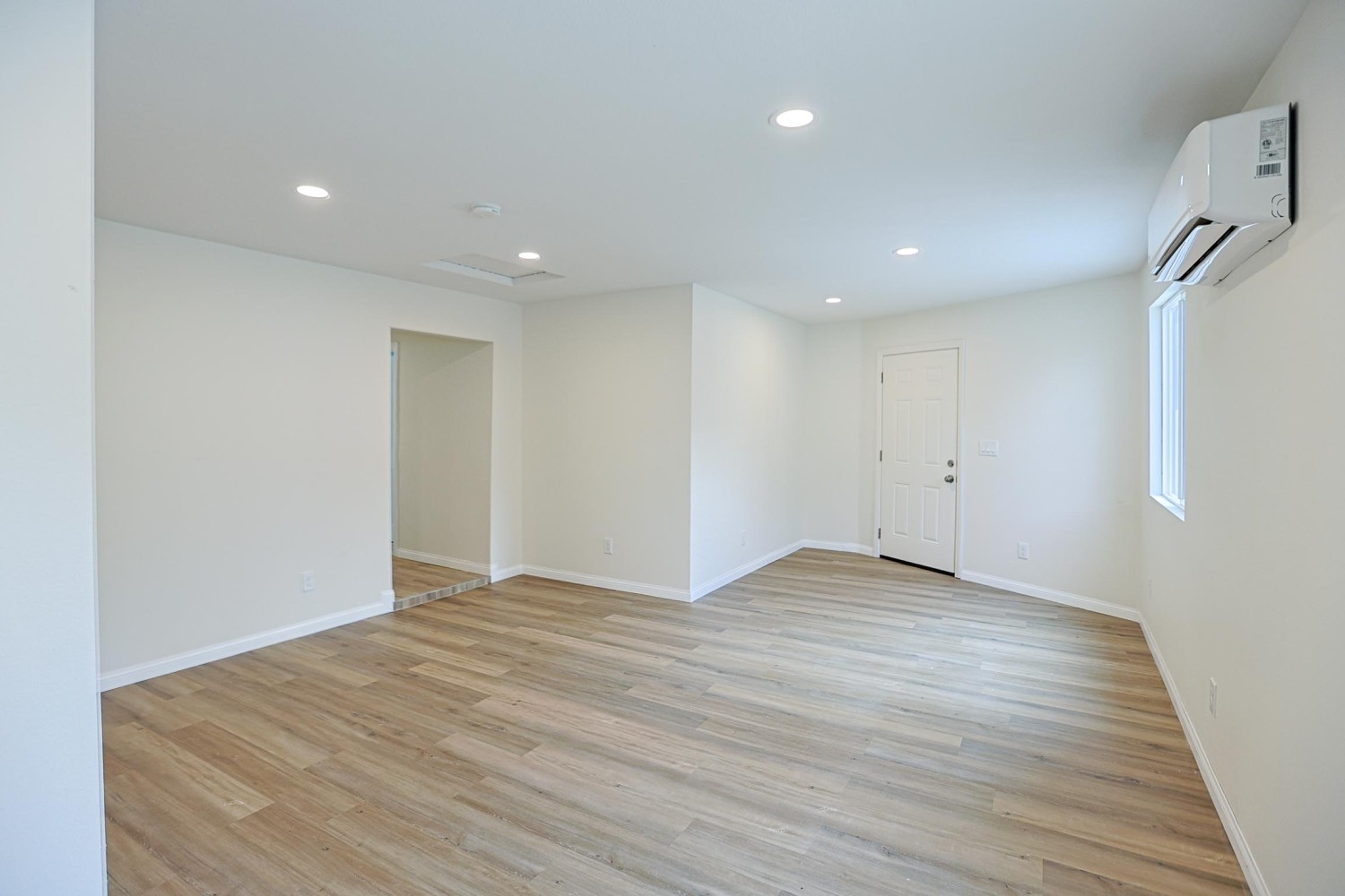 Elfyer - Santa Ana, CA House - For Sale