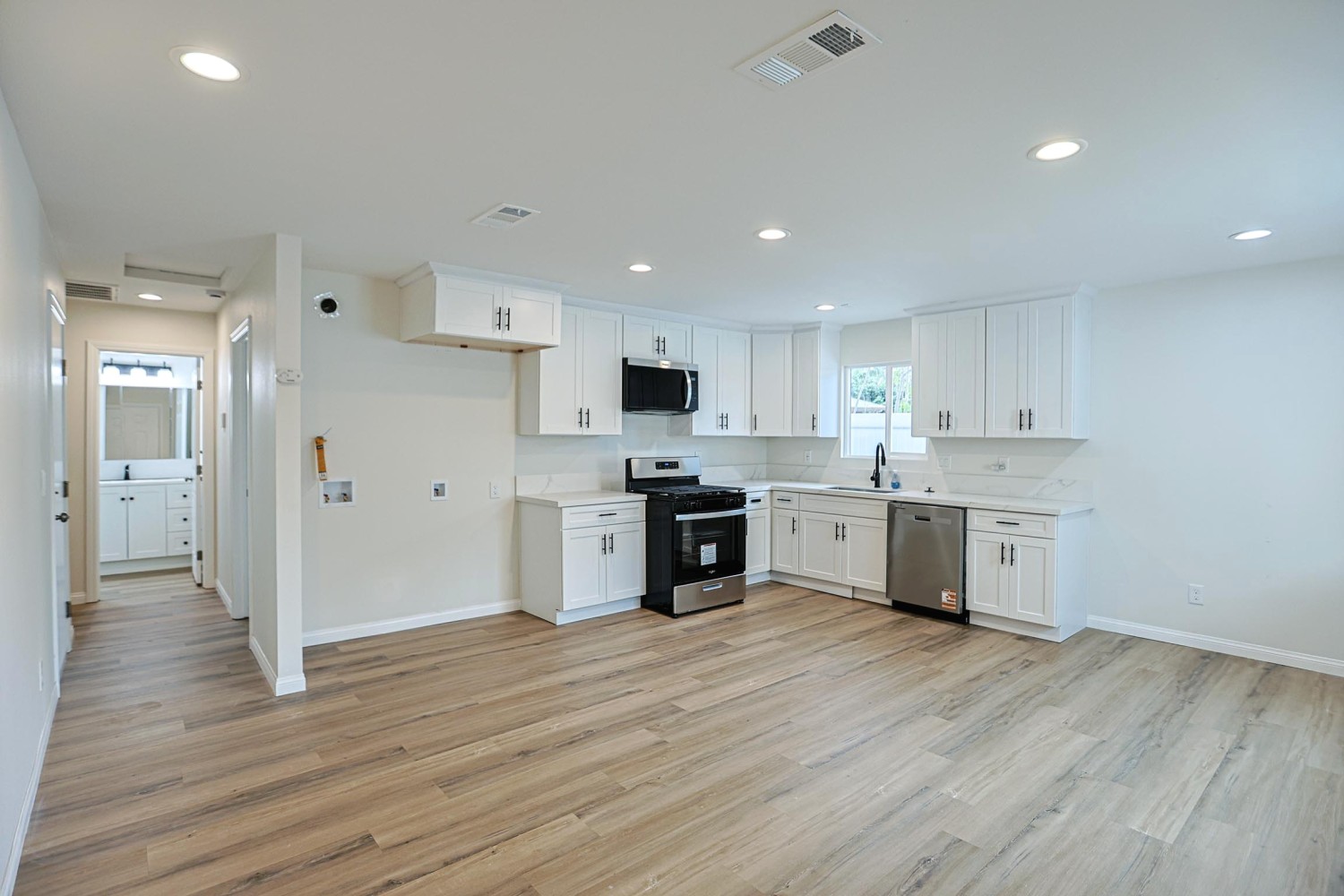 Elfyer - Santa Ana, CA House - For Sale