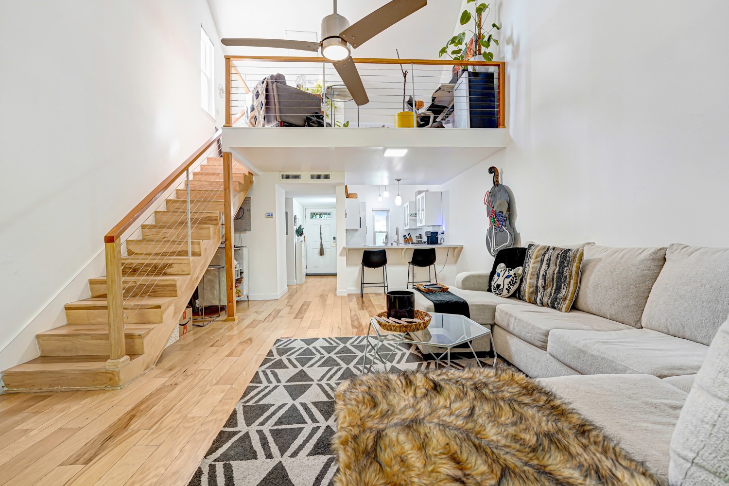 Elfyer - Canoga Park, CA House - For Sale