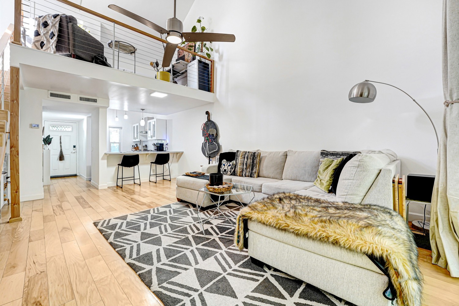 Elfyer - Canoga Park, CA House - For Sale