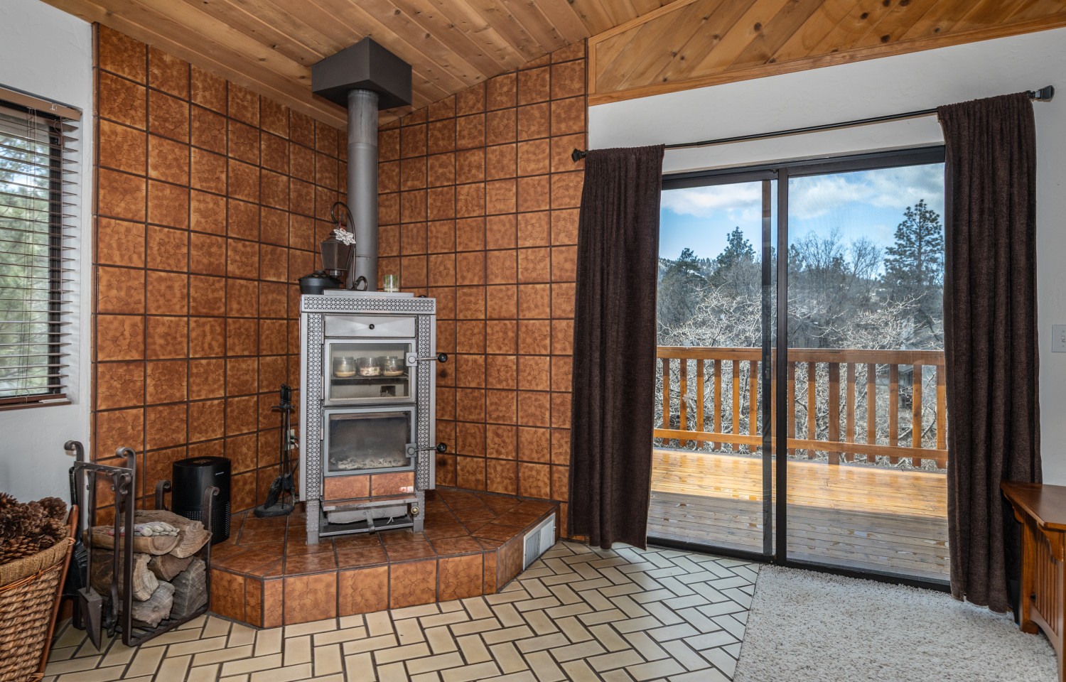 Elfyer - Big Bear City, CA House - For Sale