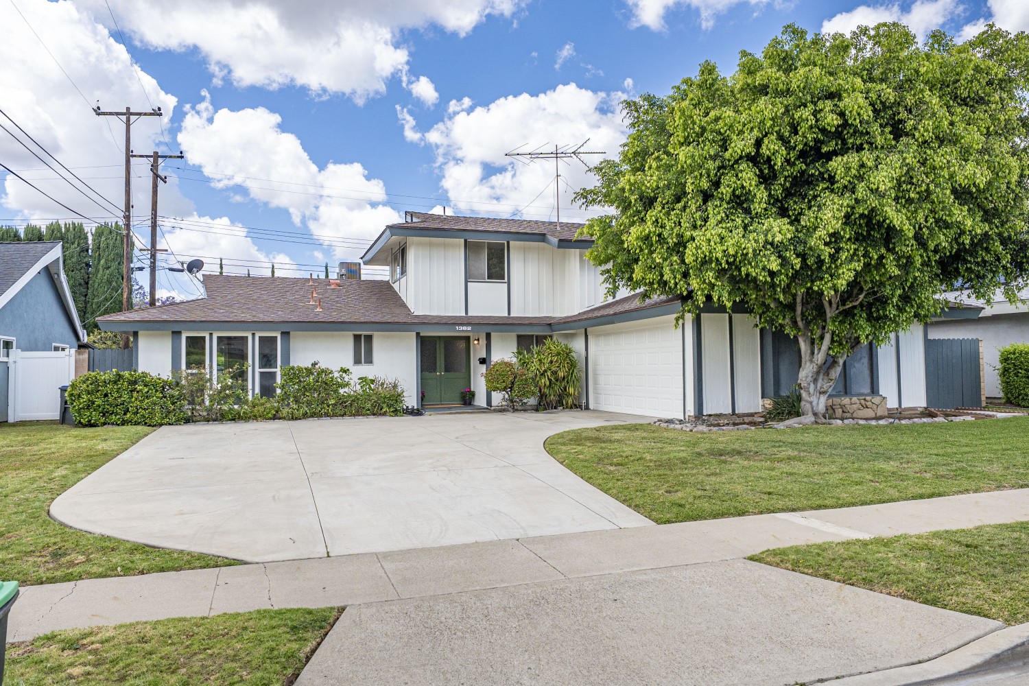 Elfyer - Tustin, CA House - For Sale